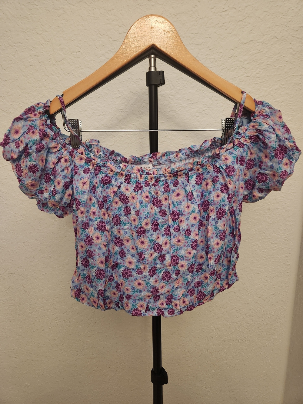 Coco + Jaimeson Floral Smocked Crop Top — Size L — NWT
